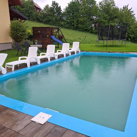 Domki I Apartamenty Nad Jeziorem Solinskim Z Basenem I Widokiem Na Gory Wolkowyja Exterior foto