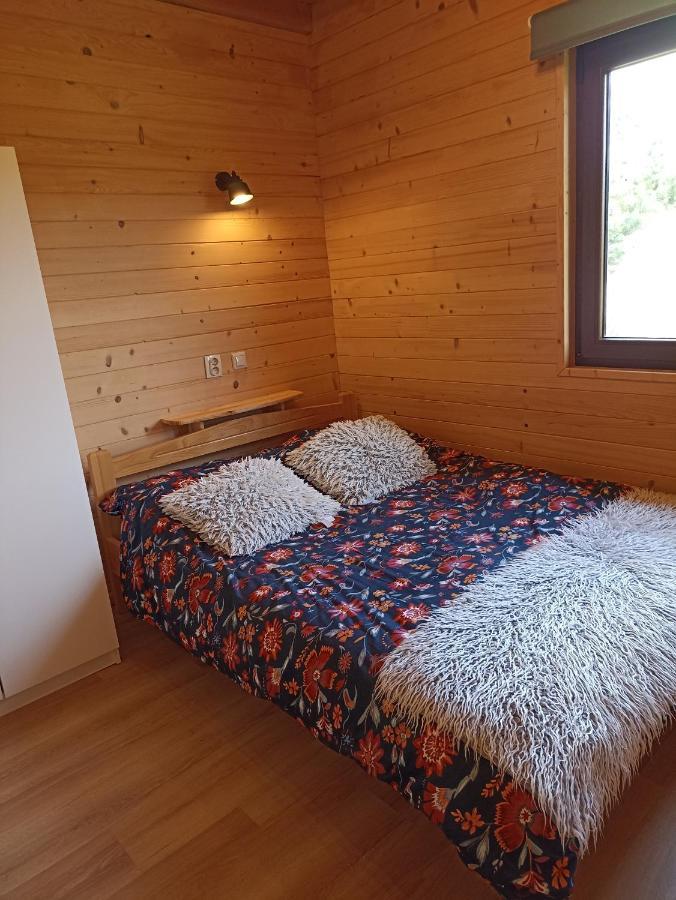 Domki I Apartamenty Nad Jeziorem Solinskim Z Basenem I Widokiem Na Gory Wolkowyja Exterior foto