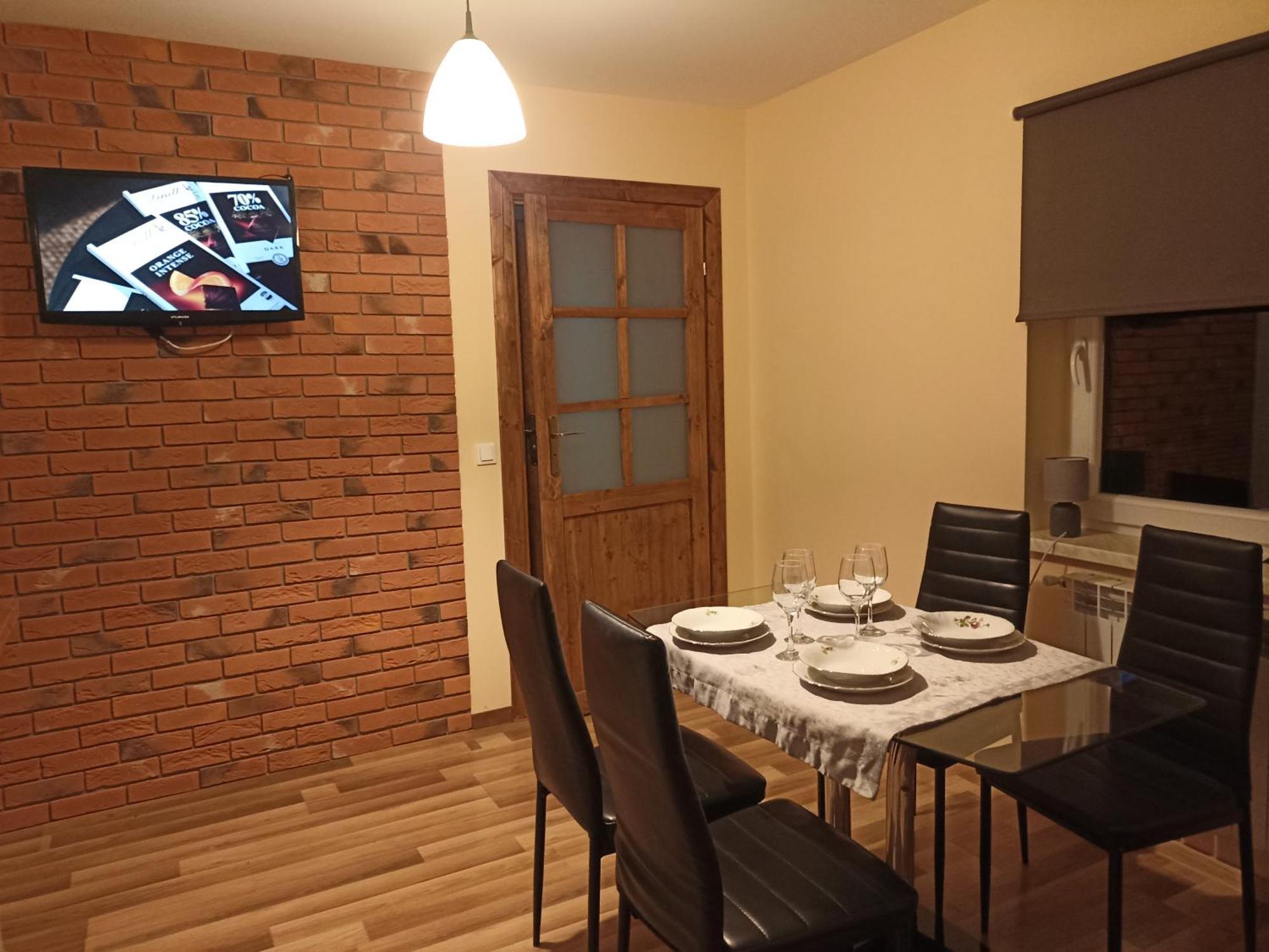 Domki I Apartamenty Nad Jeziorem Solinskim Z Basenem I Widokiem Na Gory Wolkowyja Exterior foto
